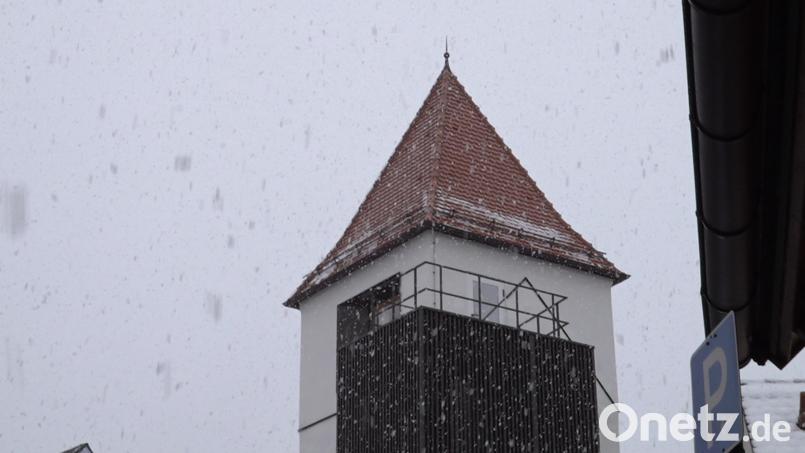 Im dichten Schneetreiben fand die offizielle Eröffnung statt. Bild: jma