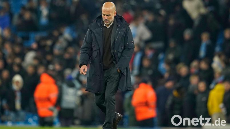 Hat sich gegen Bayer Leverkusen verzockt: Manchester Citys Cheftrainer Pep Guardiola. Bild: Dave Thompson/AP/dpa