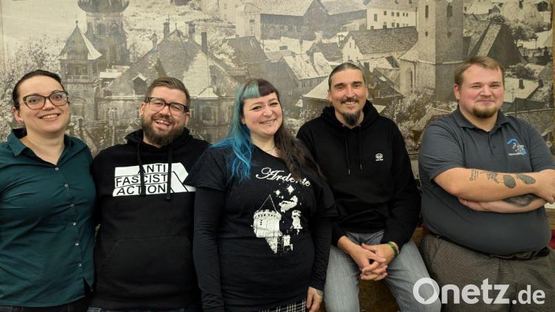 Fünf der sechs Kandidaten der Partei Die Linke für die Marktratswahl in Schwarzenfeld sind (von links) Kristin Läßker, Manuel Schreier, Katrin Schreiber, Michael Stöberl und Mario Meßmeringer. Bild: Uschi Maxim/exb