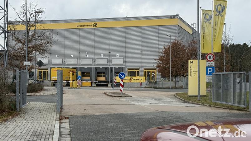 Vor 25 Jahren begann in Weiden am Brandweiher der Bau der Philatelie, an dem die Post ihre damals drei Versandstellen vereinigte. Heute versorgt die Niederlassung Sammler in Aller Welt mit Briefmarken und Münzen sowie Filialen in ganz Deutschland mit allen Dingen, die sie für ihr Geschäft brauchen. Bild: Gabi Schönberger