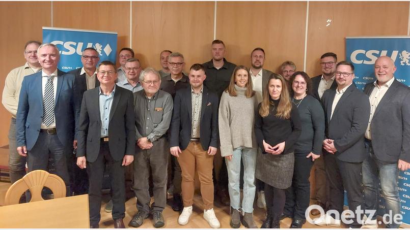 Die Kandidaten für die Stadtratsliste, nur drei Bewerber konnten nicht teilnehmen und hatten sich entschuldigt. Bild: mfh