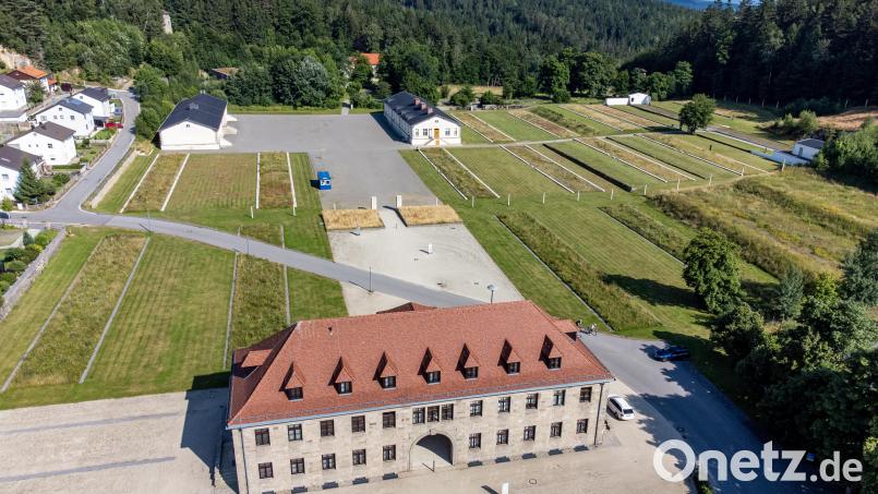 Die KZ-Gedenkstätte Flossenbürg erhält 300.000 Euro vom Freistaat Bayern für digitale Projekte zur regionalen Heimatentwicklung. Archivbild: Armin Weigel, dpa