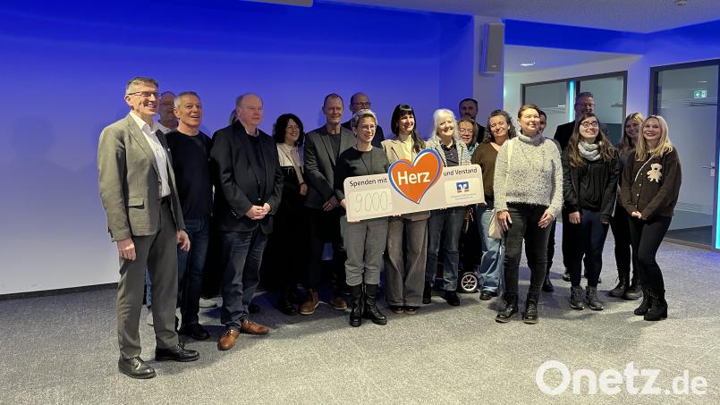 Die Volksbank-Raiffeisenbank unterstützt lokale Vereine und Einrichtungen in und um Weiden mit Spenden. Bild: Volksbank-Raiffeisenbank Nordoberpfalz