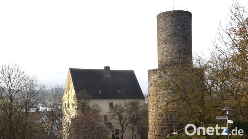 Sorgenkind in Neuhaus, der Butterfassturm, angesprochen in der Bürgerversammlung von Bürgermeister Karlheinz Budnik. Bild: fz