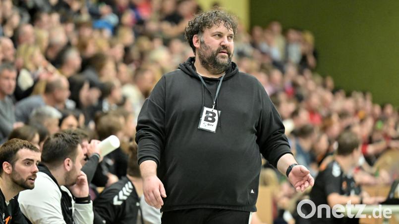 Christof Heiduk, Trainer der HG Amberg, stellt sich vor dem brisantesten Handballderby der Region den Fragen von Oberpfalz-Medien. Archivbild: Hubert Ziegler