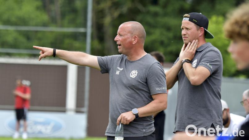 Markus Kipry (links) trainierte zuletzt die DJK Gebenbach und gibt ab der Frühjahrsrunde beim SV Inter Bergsteig den Ton an. Bild: Hubert Ziegler