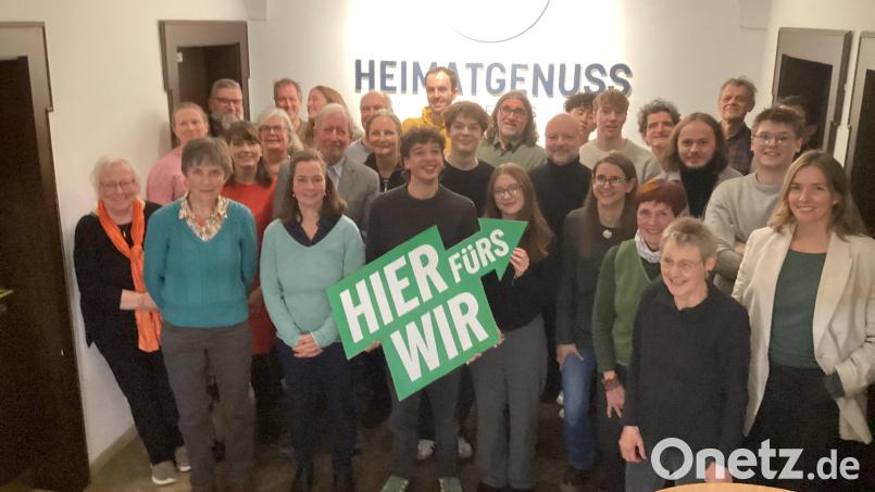 Die Amberger Grünen gehen mit 32 Kandidaten in die Kommunalwahl. Rechts: MdL Laura Weber. Bild: mzi