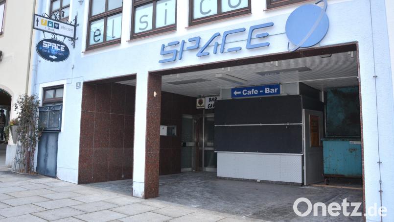 Das Wohn- und Geschäftshaus am Maximilianplatz 14 soll attraktiver werden. Der Stadtrat erteilte die sanierungsrechtliche Genehmigung und stimmte dem geplanten Bauvorhaben zu. Bild: jr