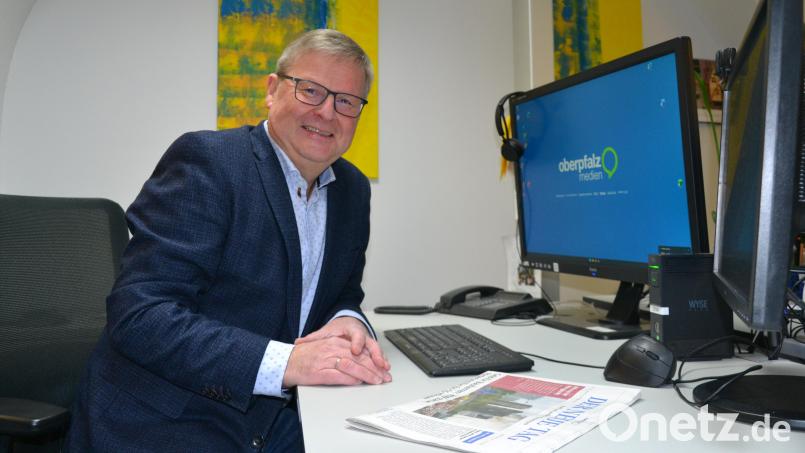 Seit 2008 saß Paul Zrenner an diesem Schreibtisch in der Lokalredaktion Tirschenreuth. Insgesamt arbeitete er 40 Jahre für Oberpfalz-Medien. Am Freitag verabschiedete er sich in den Ruhestand, bleibt dem Haus aber als freier Berichterstatter erhalten. Bild: esc