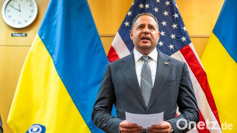 Auch Selenskyjs Bürochef Andrij Jermak steht im Fokus der Ermittler. (Archivbild) Bild: Martial Trezzini/KEYSTONE/dpa