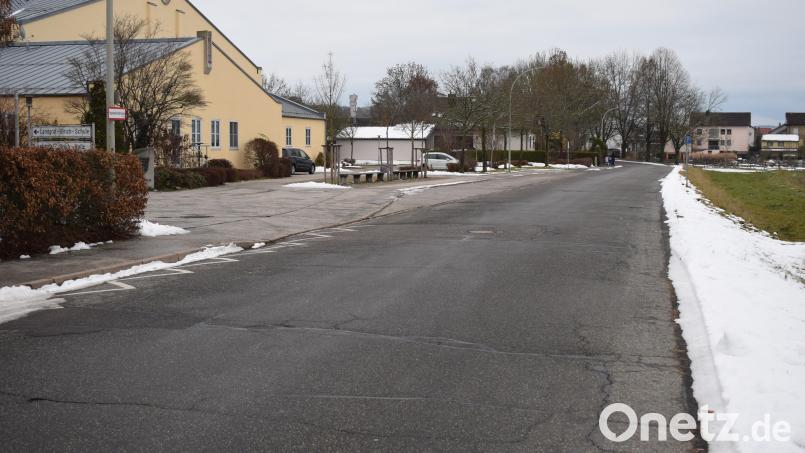 Der Ausbau der Landgraf-Johann-Straße könnte nun doch in einem größeren Umfang als geplant ausgeführt werden. Die Regierung der Oberpfalz hat Fördermittel in Aussicht gestellt. Bild: bnr