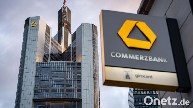 Die Bank hat Zehntausende Kunden angeschrieben, von denen sie vor einigen Jahren Negativzinsen kassierte - sie können sich jetzt Geld zurückholen. (Archivbild) Bild: Frank Rumpenhorst/dpa