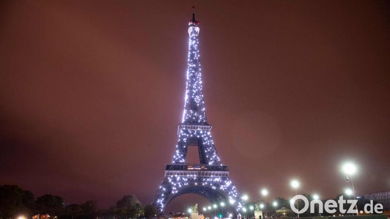 Der Eiffelturm ist auch im Weihnachtsfilm „Champagne Problems“ prominent zu sehen. (Archivbild) Bild: Saul Loeb/AFP/dpa