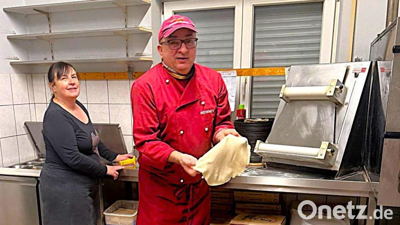 Mehmet und Regina Begen legen eine Pause ein. Ab Sommer 2026 soll es bei ihrem Pizza Heimservice in Weiherhammer wieder rundgehen. Bild: jml