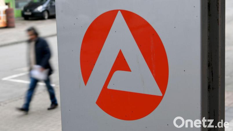 Die Arbeitslosigkeit ist im Landkreis Schwandorf im November 2025 leicht gesunken. Bild: Sonja Wurtscheid/dpa