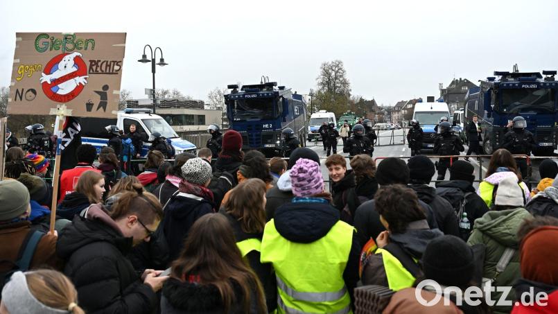 Erste Verletzte erreichen das Uniklinikum. Bild: Michael Brandt/dpa