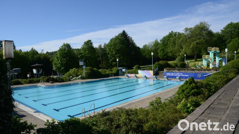 Das Freibad Pleystein ist seit heuer geschlossen. Der Freibadförderverein stellte bei der Bürgerversammlung eine Machbarkeitsstudie zur Umwandlung in ein Naturbad vor. Archivbild: bey
