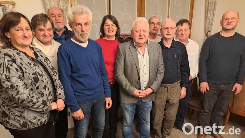 Landratskandidatin Marianne Schieder (links) leitete die Wahl der SPD-Stadtratskandidaten und wünschte viel Erfolg im Namen der Sozialdemokratie. Bild: wel