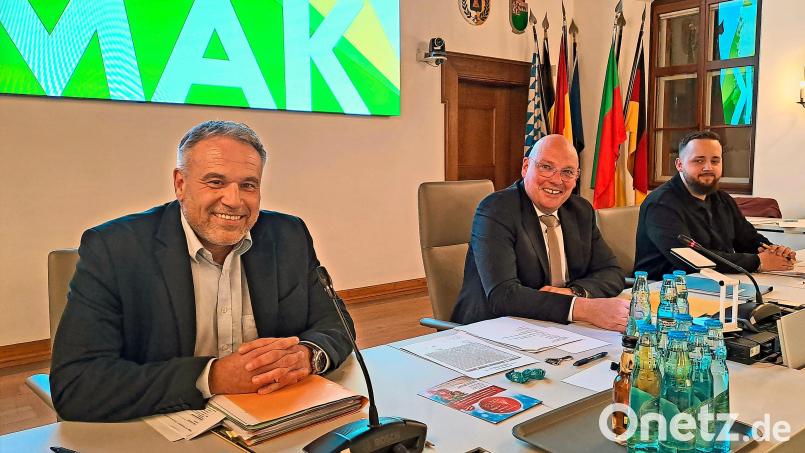 14 Millionen Euro einsparen möchten der Marktredwitzer Stadtkämmerer Markus Brand, Oberbürgermeister Oliver Weigel und Jannick Weiser von der Finanzverwaltung (von links), um das Minus zu mindern. Bild: Brigitte Gschwendtner