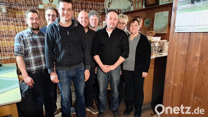 Die Freie Wählergemeinschaft Nottersdorf und Umland mit ihrem Sprecher und Gemeinderatsmitglied Martin Salomon (dritter von rechts) ist gerüstet für die Kommunalwahl Bild: wel