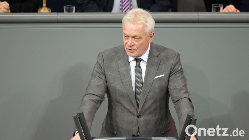 Landwirtschaftsminister Alois Rainer spricht sich dafür aus, die Landwirtschaft bei Sicherheitsübungen mitzudenken. Bild: Markus Lenhardt/dpa