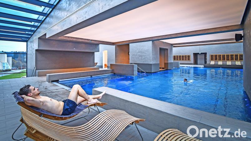 Um das Alexbad betreiben zu können, musste sich die Gemeinde Bad Alexandersbad stark verschulden. Bild: Florian Miedl/fph