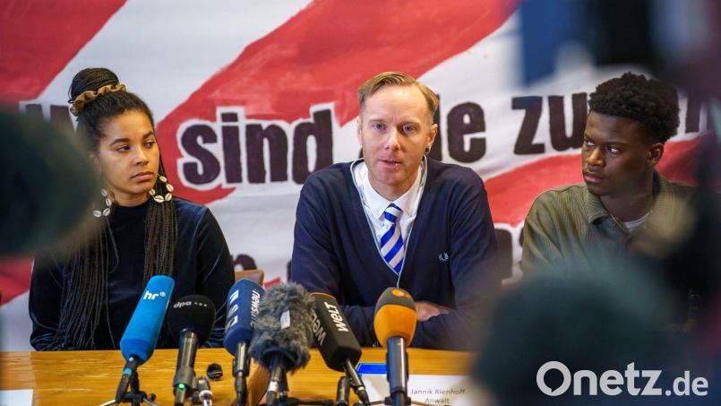 Der Marburger Anwalt Jannik Rienhoff sieht Rechtsbrüche seitens der Polizei während der Proteste gegen die Neugründung der AfD-Jugendorganisation in Gießen. Bild: Andreas Arnold/dpa