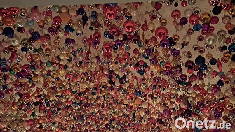 8000 Kugeln hängen von der Decke der Kapelle 14 Nothelfer und können bewundert werden. Bild: wel