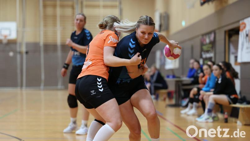 HSG Weiden - HG Amberg 34:28: Jennifer Hermann (rechts/Weiden) in Aktion. Bild: Dieter Jäschke