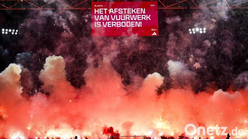 Das Ajax-Heimspiel gegen Groningen wurde wegen der Pyro-Krawalle abgebrochen. Bild: Anp Olaf Kraak/ANP/dpa