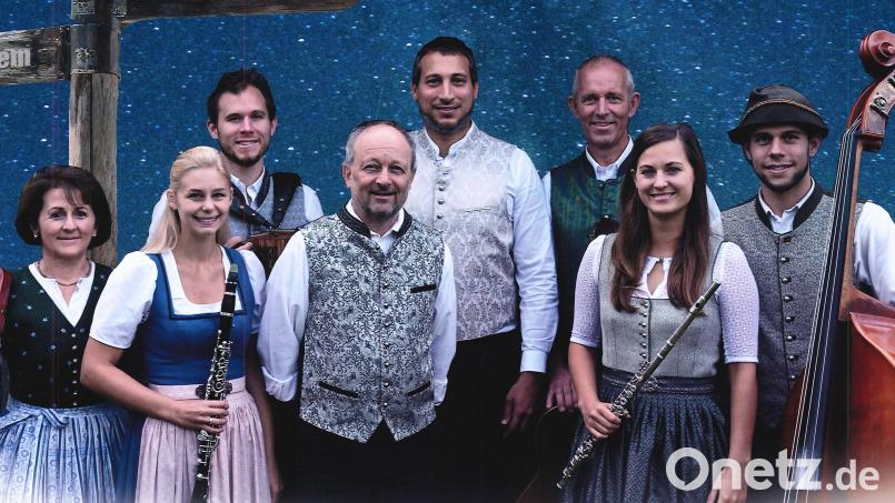 Die Familienmusik Servi stimmt auf Weihnachten ein. Bild: Nikolaus Servi/exb