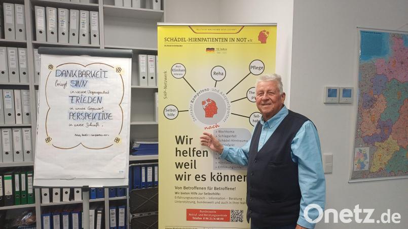 Armin Nentwig erhält den Bayerischen Verfassungsorden für sein jahrzehntelanges Engagement für Schädel-Hirnpatienten. Bild: Theresa Bruischütz