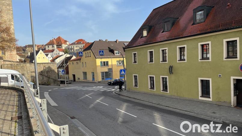 Die Kreuzung beim alten Friedhof ist besonders, nicht nur wegen des diagonal verlaufenden Zebrastreifens. Bild: ihl