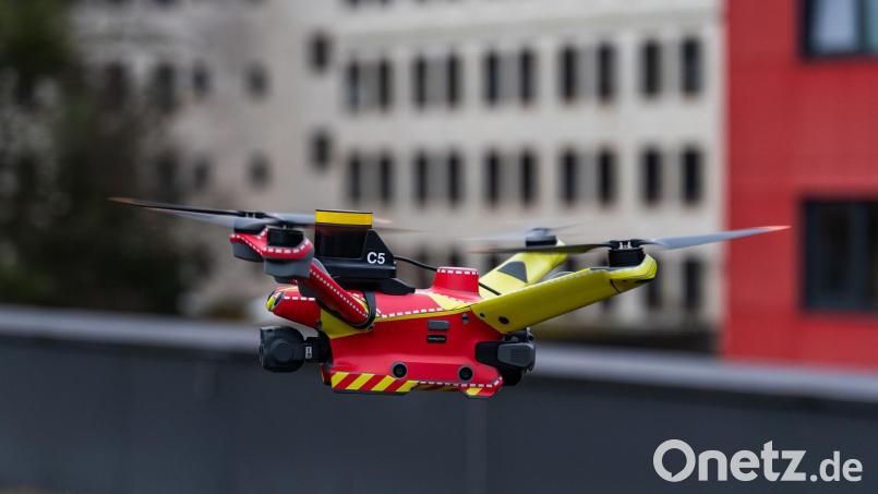 Automatisierte Drohnen sollen künftig Livebilder von Einsatzorten liefern - noch vor Eintreffen der Feuerwehr. (Handout) Bild: Branddirektion München