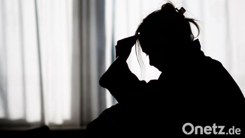 Werden Menschen mit psychischen Problemen diskriminiert, wenn sie in Bayern Beamte werden wollen? (Symbolbild) Bild: Julian Stratenschulte/dpa