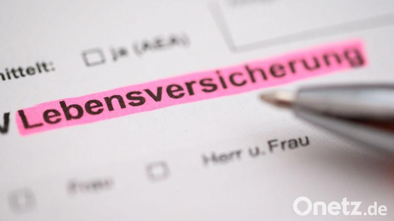 Die deutsche Wirtschaft ist in einer Dauerflaute gefangen, doch die Versicherungsbranche fährt nicht schlecht. Lebensversicherungskunden können mit stabilen Zinsen rechnen. (Symbolbild) Bild: Jonas Walzberg/dpa