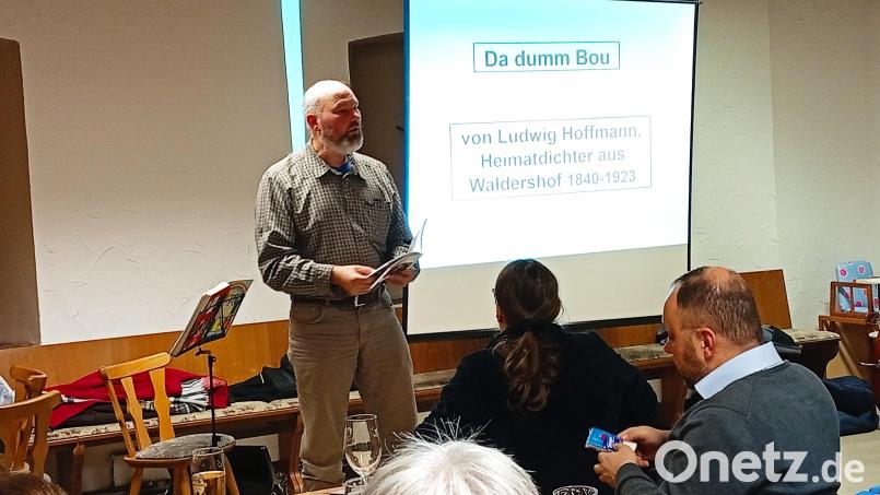 Markus Reger bei seinem Vortrag: &quot;Da dumm Bou&quot; von Ludwig Hoffmann. Bild: fpoz
