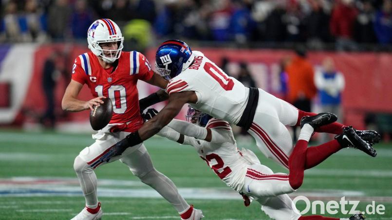 Quarterback Maye (links) und die Patriots waren nicht zu fassen für die Giants. Bild: Charles Krupa/AP/dpa