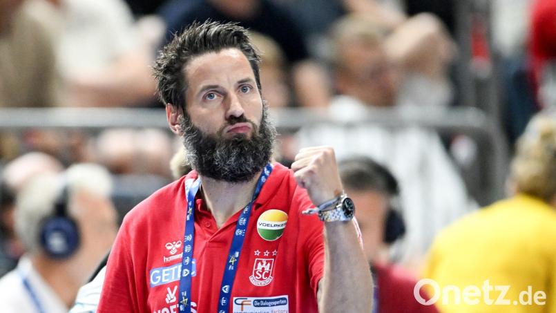 Magdeburgs Trainer Bennet Wiegert sieht die Verpflichtung von Weltstars in die Bundesliga nicht nur euphorisch. Bild: Marius Becker/dpa