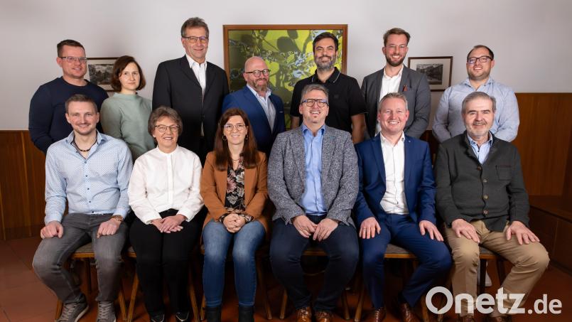 Die Liste der CSU Theisseil für die Kommunalwahl 2026: Sitzend von links: Markus Pausch, Gabi Lukas, Kathrin Forster, Bürgermeisterkandidat Markus Gallitzdörfer, Johannes Kett, Karl Völkl.
Stehend von links: Johannes Arndt, Astrid Pleyer, Manfred Gollwitzer, Mario Bäumler, Florian Dambeck, Dr. Johannes Kammerer, Stephan Krauß. Bild: Martin Braun/exb