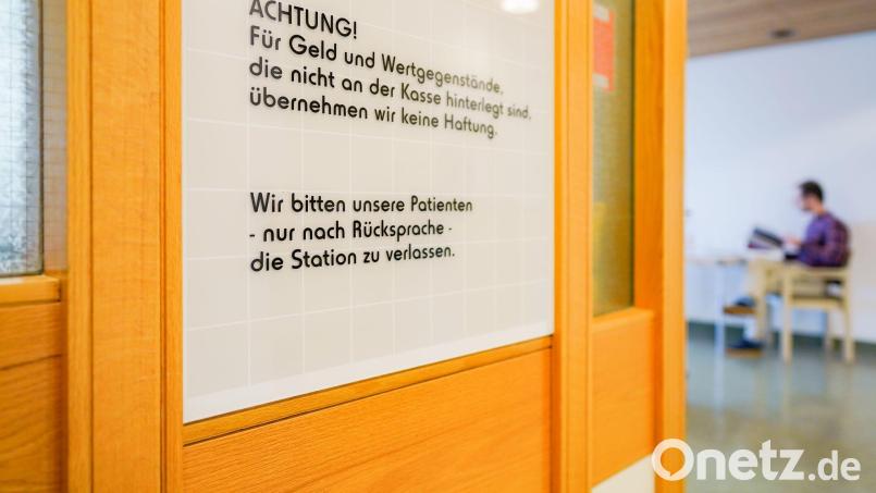 Ein Mann soll bundesweit vor allem ältere Menschen in Krankenhäusern bestohlen haben - die Staatsanwaltschaft Heidelberg hat Anklage erhoben. (Symbolbild) Bild: Uwe Anspach/dpa