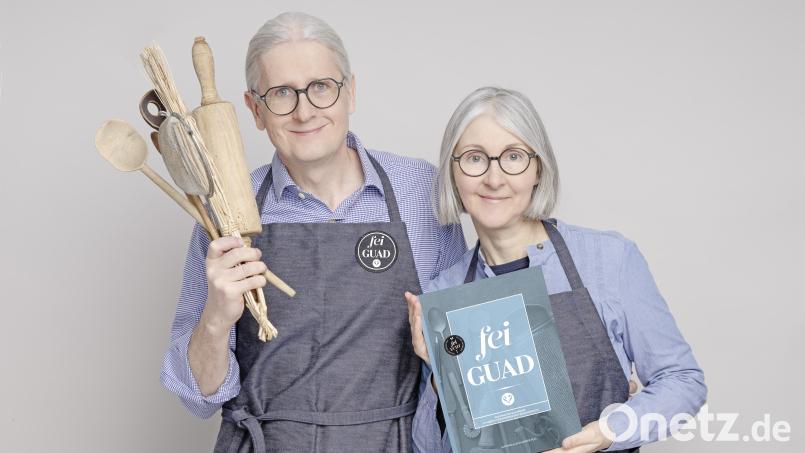 Antonia und Alexander Feig mit ihrem neuen Buch &quot;Fei Guad&quot;. Bild: Antonia und Alexander Feig