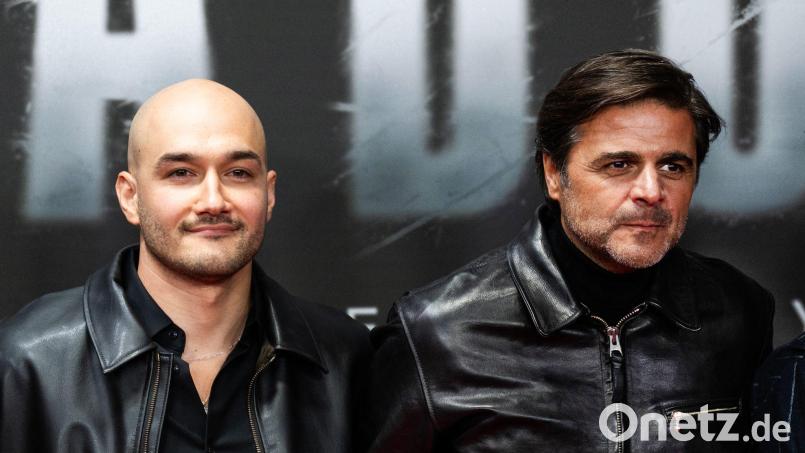 Werden am Donnerstag für ihre Netflix-Doku über den Rapper Haftbefehl geehrt: Sinan Sevinç und Juan Moreno. (Archivbild) Bild: Christophe Gateau/dpa