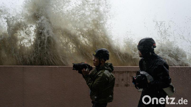 Der Taifun „Ragasa“ im September war einer der schwersten Stürme der zu Ende gegangenen Wirbelsturmsaison. In Hongkong richtete er Schäden an. (Archivbild) Bild: Vernon Yuen/Nexpher via ZUMA Press Wire/dpa