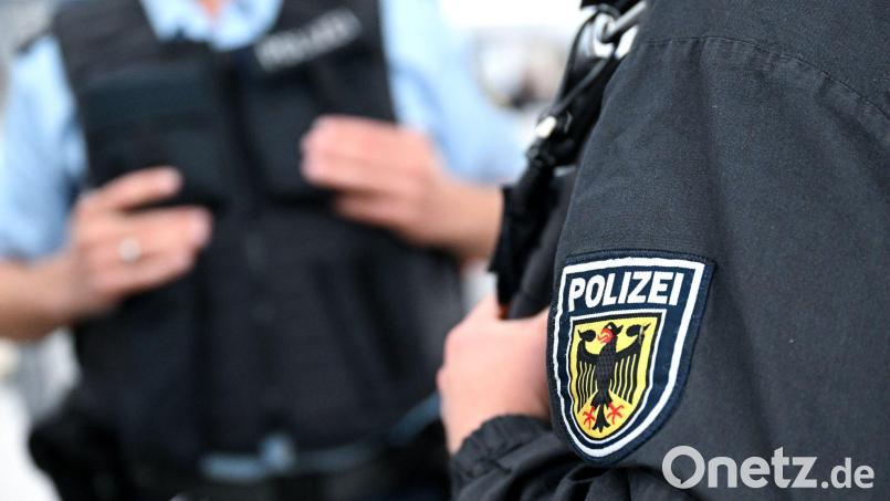 In mehreren Fällen stellten die Beamten illegal eingeführte Pyrotechnik fest. (Symbolbild) Bild: Sven Hoppe/dpa