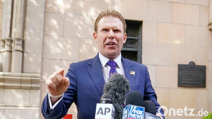 Schließt Razzien bei der Fußball-WM nicht aus: Andrew Giuliani. Bild: Mary Altaffer/AP/dpa