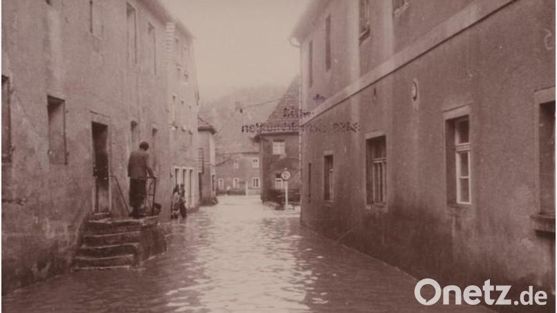 Im Heimatkalender 2026 von Schmidmühlen ist auch dieses Foto zu sehen – es stammt aus einer Zeit vor der Hochwasserfreilegung, als der Ortskern des Marktes regelmäßig von Hochwasser heimgesucht wurde Bild: Johann Büchl (+) Archiv Markt Schmidmühlen
