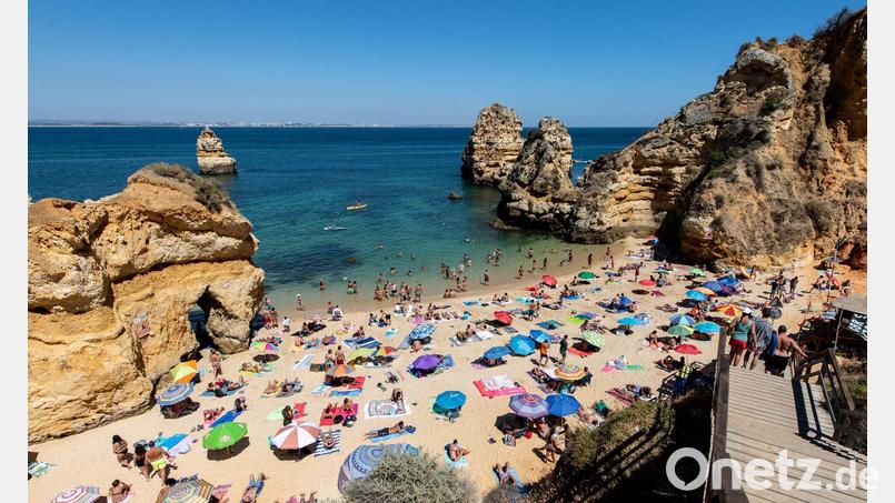 Wer eine Pauschalreise bucht, soll künftig mehr Rechte haben. (Symbolbild) Bild: Matthias Balk/dpa/dpa-tmn