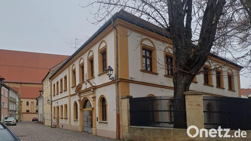 In der Nacht auf Montag hat ein 41-Jähriger ein Weizenglas gegen die Amberger Synagoge geworfen. Zuvor hatte er Naziparolen gerufen und den Hitlergruß gezeigt. Bild: Theresa Bruischütz