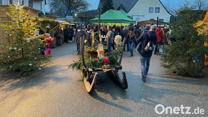 Der Ammerthaler Weihnachtsmarkt kehrt am Wochenende mit einem vielfältigen Programm zurück. Bild: Sarah Hirschmann